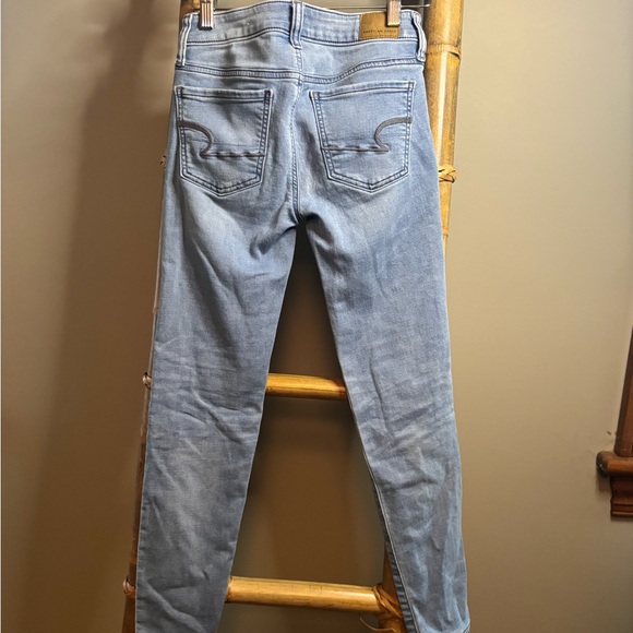 American Eagle Outfitters Women's Light Wash Skinny Jeans - Picture 3 of 4